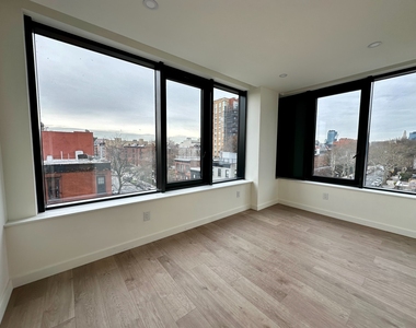 321 Franklin Avenue - Photo Thumbnail 3