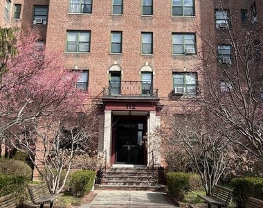 122a Hoyt Street - Photo Thumbnail 1