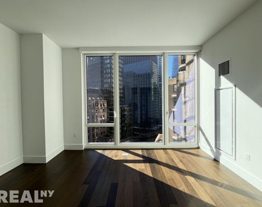 222 East 44th Street - Photo Thumbnail 1