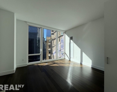 222 East 44th Street - Photo Thumbnail 3