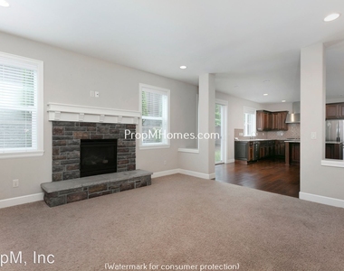 12989 Nw Ethan Drive - Photo Thumbnail 3