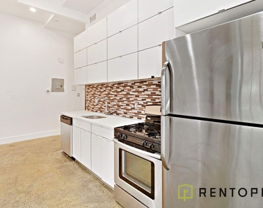 753 Lexington Avenue - Photo Thumbnail 0