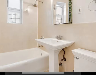 30-49 Crescent Street - Photo Thumbnail 3