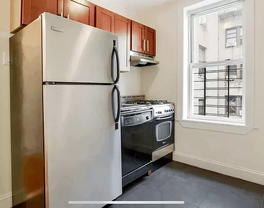 30-49 Crescent Street - Photo Thumbnail 7