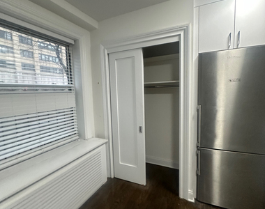 156 East 37th Street - Photo Thumbnail 1