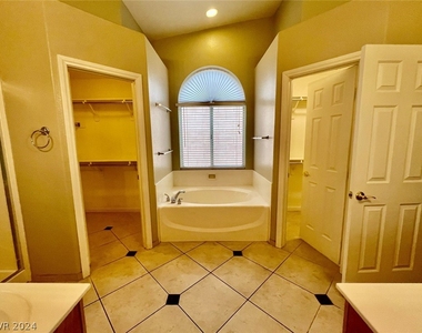 1158 Mirage Lake Street - Photo Thumbnail 7