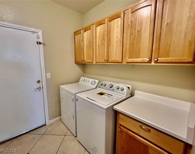 1158 Mirage Lake Street - Photo Thumbnail 13