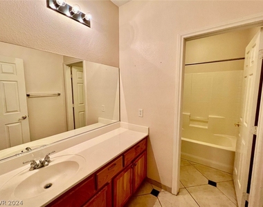 1158 Mirage Lake Street - Photo Thumbnail 12