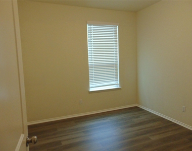 128 Bayberry Cir - Photo Thumbnail 6