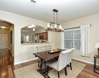 8904 Meridian Oak Ln - Photo Thumbnail 9