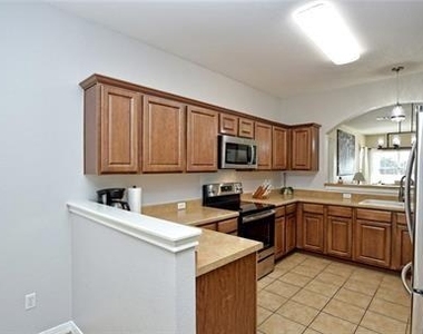 8904 Meridian Oak Ln - Photo Thumbnail 4