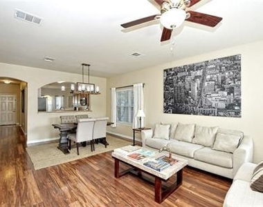 8904 Meridian Oak Ln - Photo Thumbnail 10