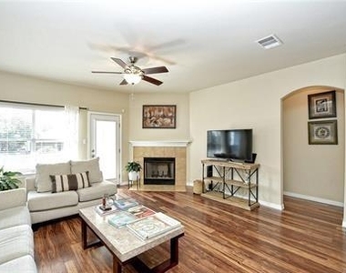 8904 Meridian Oak Ln - Photo Thumbnail 8