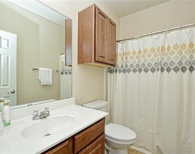 8904 Meridian Oak Ln - Photo Thumbnail 21