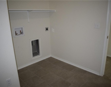 1425 Berlin Ln - Photo Thumbnail 18