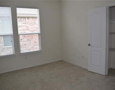 1425 Berlin Ln - Photo Thumbnail 16