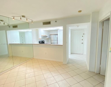 540 Brickell Key Dr - Photo Thumbnail 5