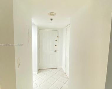 540 Brickell Key Dr - Photo Thumbnail 4