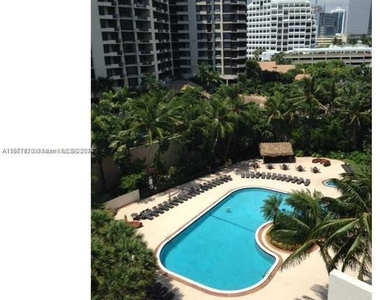 540 Brickell Key Dr - Photo Thumbnail 2