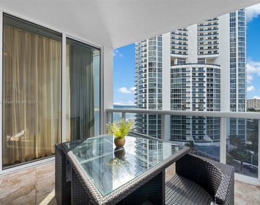 18201 Collins Ave - Photo Thumbnail 18