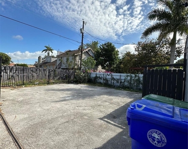 1687 Sw 10th St - Photo Thumbnail 12