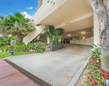 2555 Collins Ave - Photo Thumbnail 32