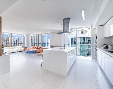 300 Sunny Isles Blvd - Photo Thumbnail 4