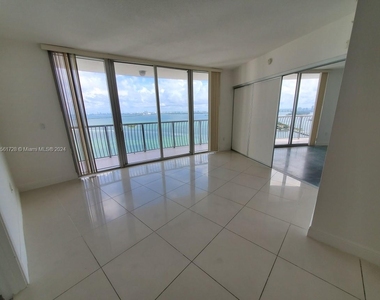 1750 N Bayshore Dr - Photo Thumbnail 1