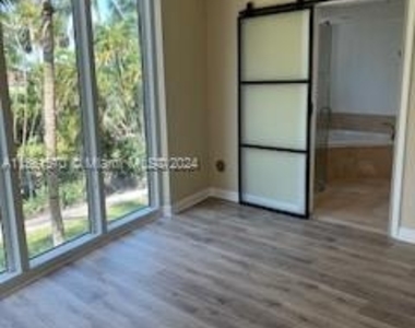 1745 E Hallandale Beach Blvd - Photo Thumbnail 24