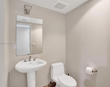 1745 E Hallandale Beach Blvd - Photo Thumbnail 35