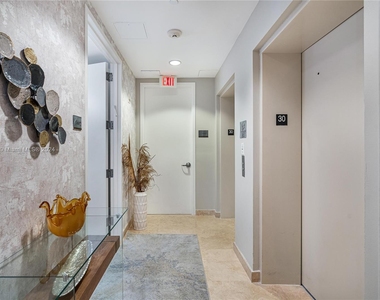 16001 Collins Ave - Photo Thumbnail 2