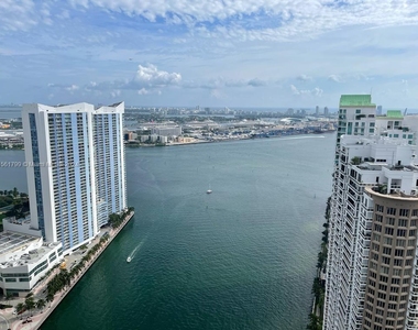 465 Brickell Ave - Photo Thumbnail 0