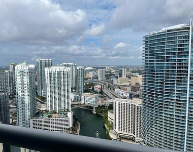 465 Brickell Ave - Photo Thumbnail 2