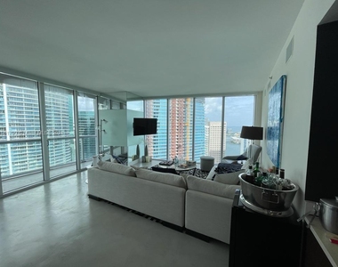 465 Brickell Ave - Photo Thumbnail 4