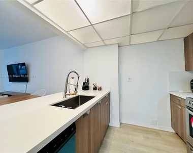 540 Brickell Key Dr - Photo Thumbnail 1