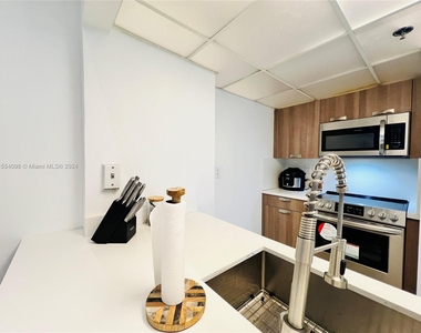 540 Brickell Key Dr - Photo Thumbnail 6