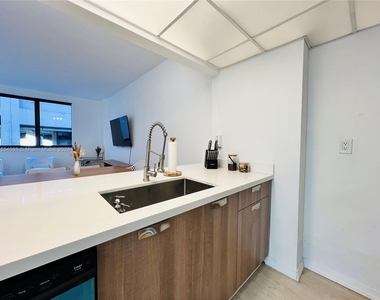 540 Brickell Key Dr - Photo Thumbnail 3