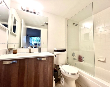 540 Brickell Key Dr - Photo Thumbnail 18