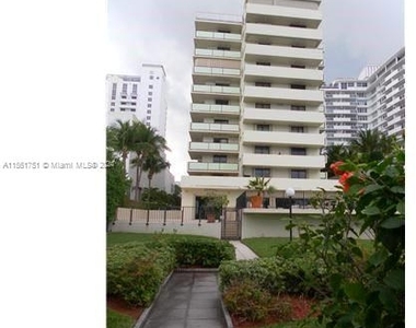 1621 Collins Ave - Photo Thumbnail 0