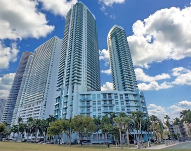 1900 N Bayshore Dr - Photo Thumbnail 0