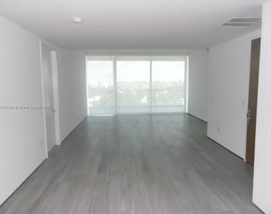 10201 Collins Ave - Photo Thumbnail 7