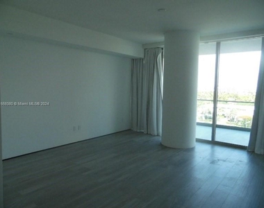 10201 Collins Ave - Photo Thumbnail 8