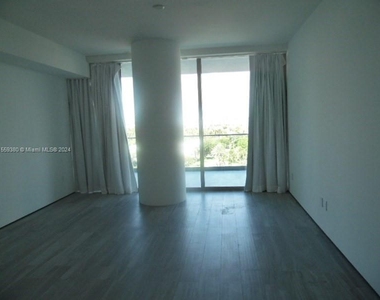 10201 Collins Ave - Photo Thumbnail 9