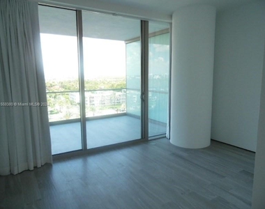 10201 Collins Ave - Photo Thumbnail 15