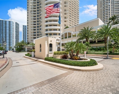 888 Brickell Key Dr - Photo Thumbnail 7