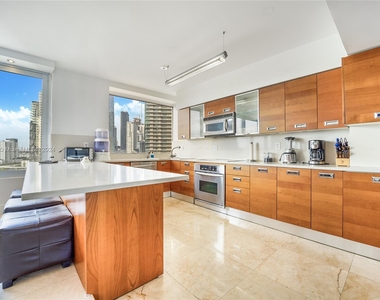 1541 Brickell Ave - Photo Thumbnail 1