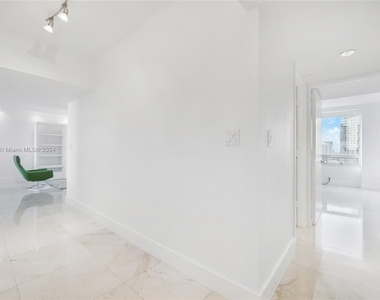 1541 Brickell Ave - Photo Thumbnail 10