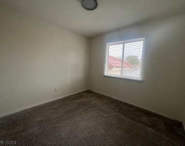 2104 Fountain View Drive - Photo Thumbnail 31