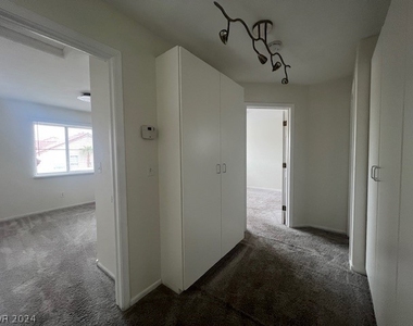 2104 Fountain View Drive - Photo Thumbnail 14