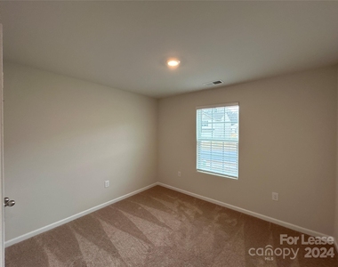 3325 Brighton Drive - Photo Thumbnail 7